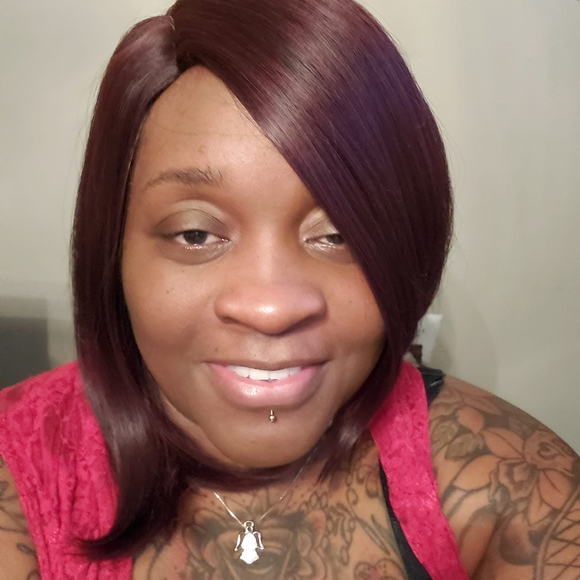 Meet your Posher, Stephanie - Picture 1 of 1